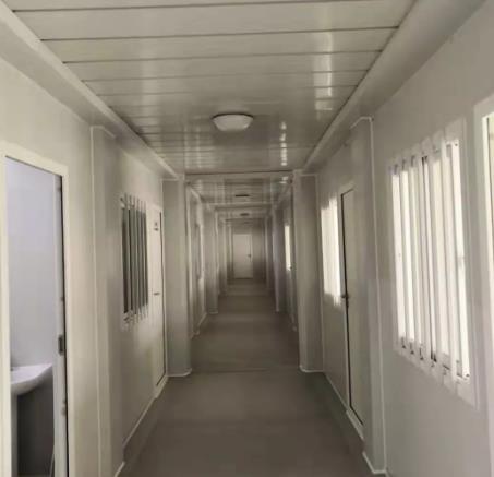 濟(jì)南章丘辛寨鎮(zhèn)工地住人集裝箱移動板房