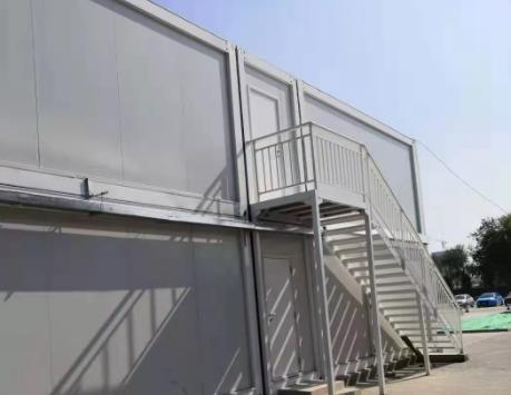 濟(jì)南章丘辛寨鎮(zhèn)工地住人集裝箱移動板房